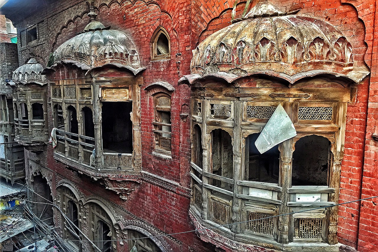 1280px-Lal_haveli.jpg