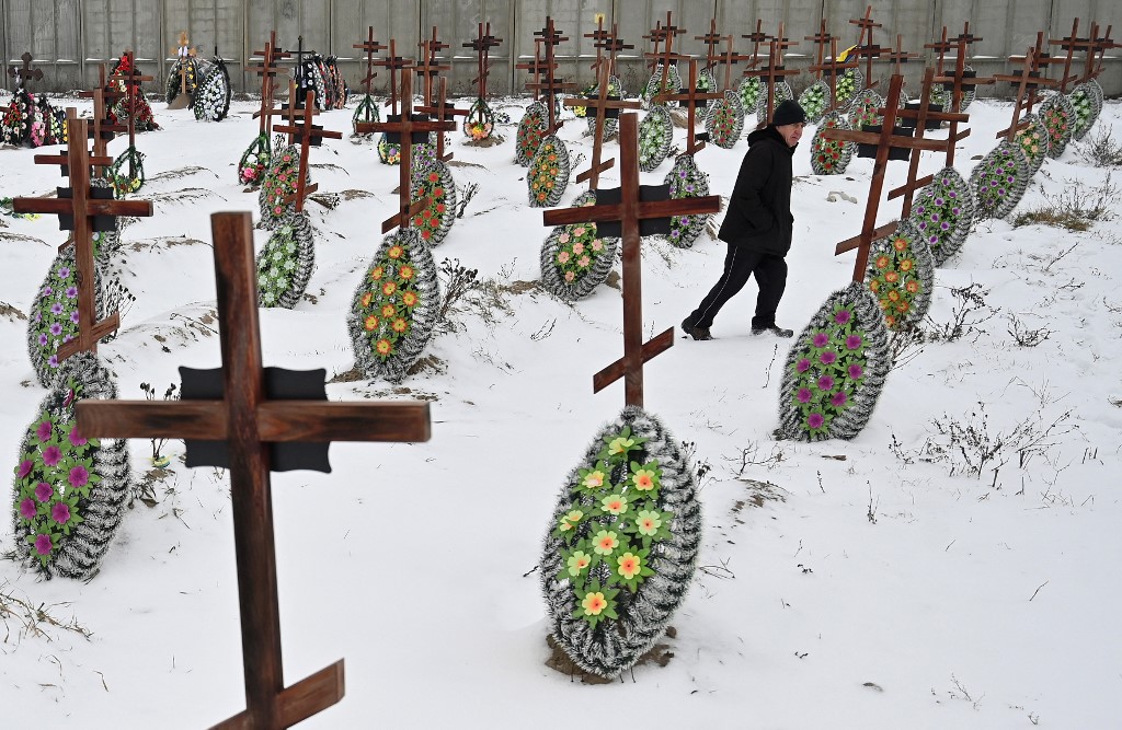 Ukraine mass garve AFP.jpg