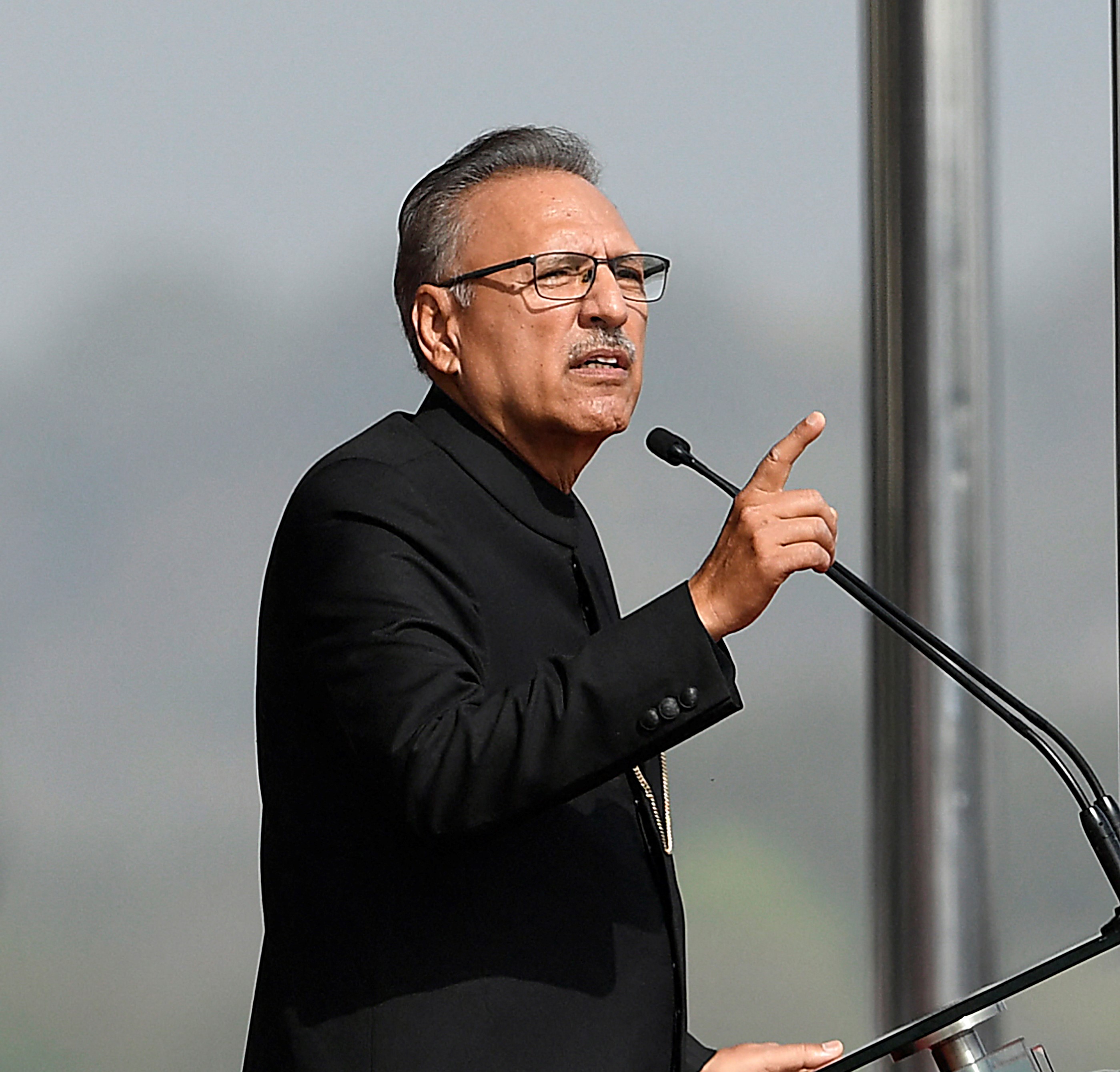 arif alvi.jpg