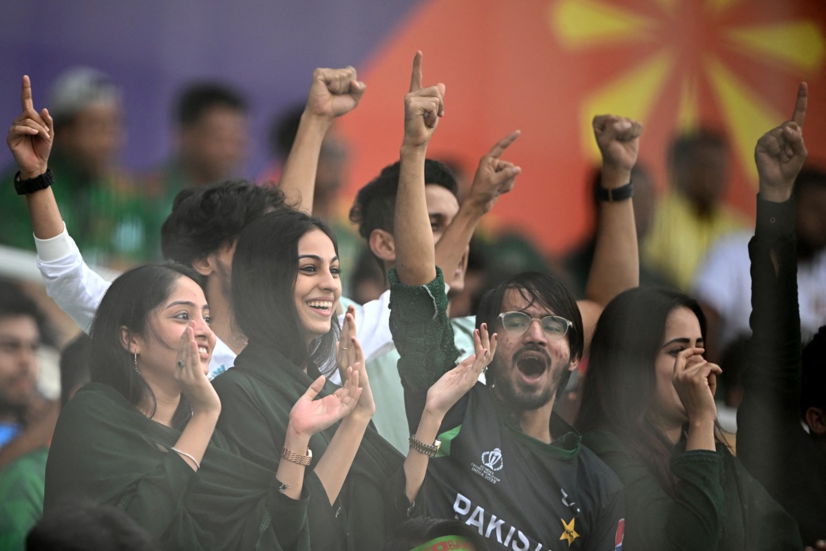 Pakistan Fans Cricket.jpg