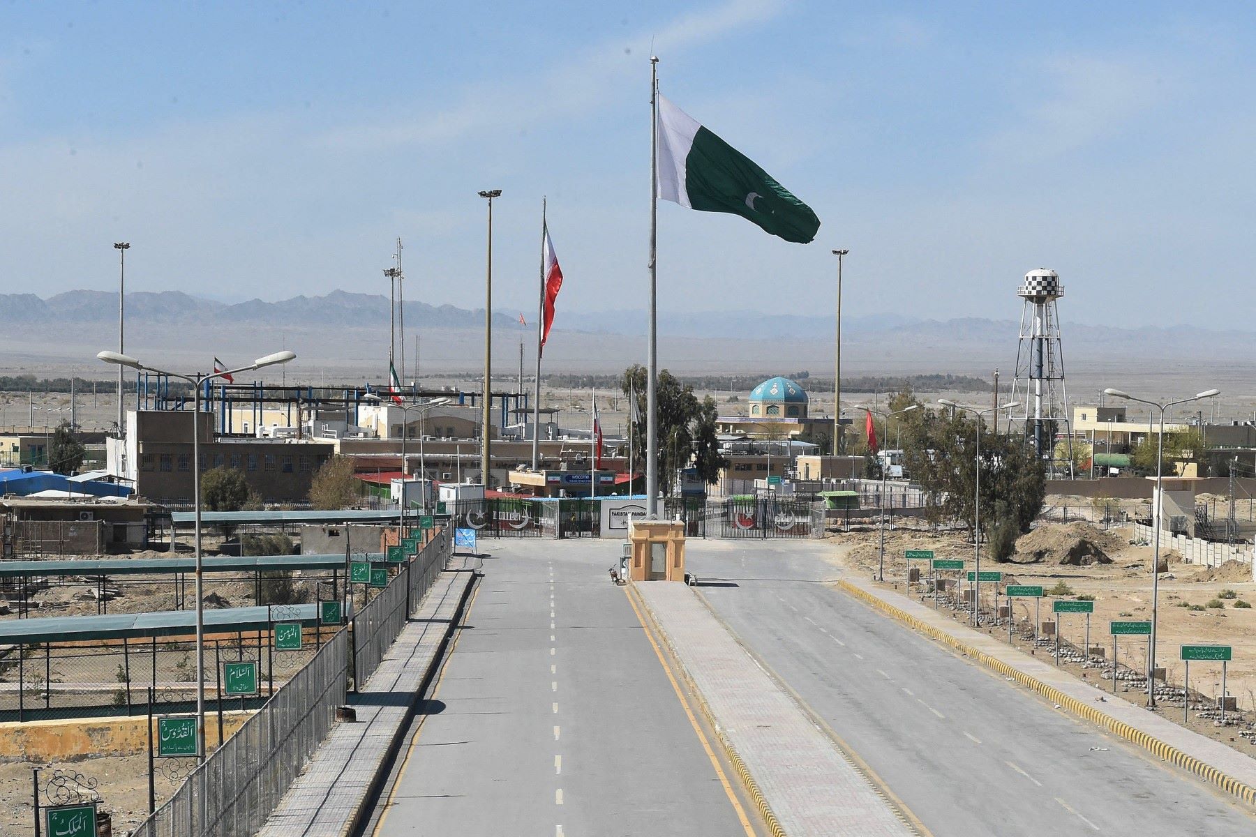 Pakistan Iran flags.jpg