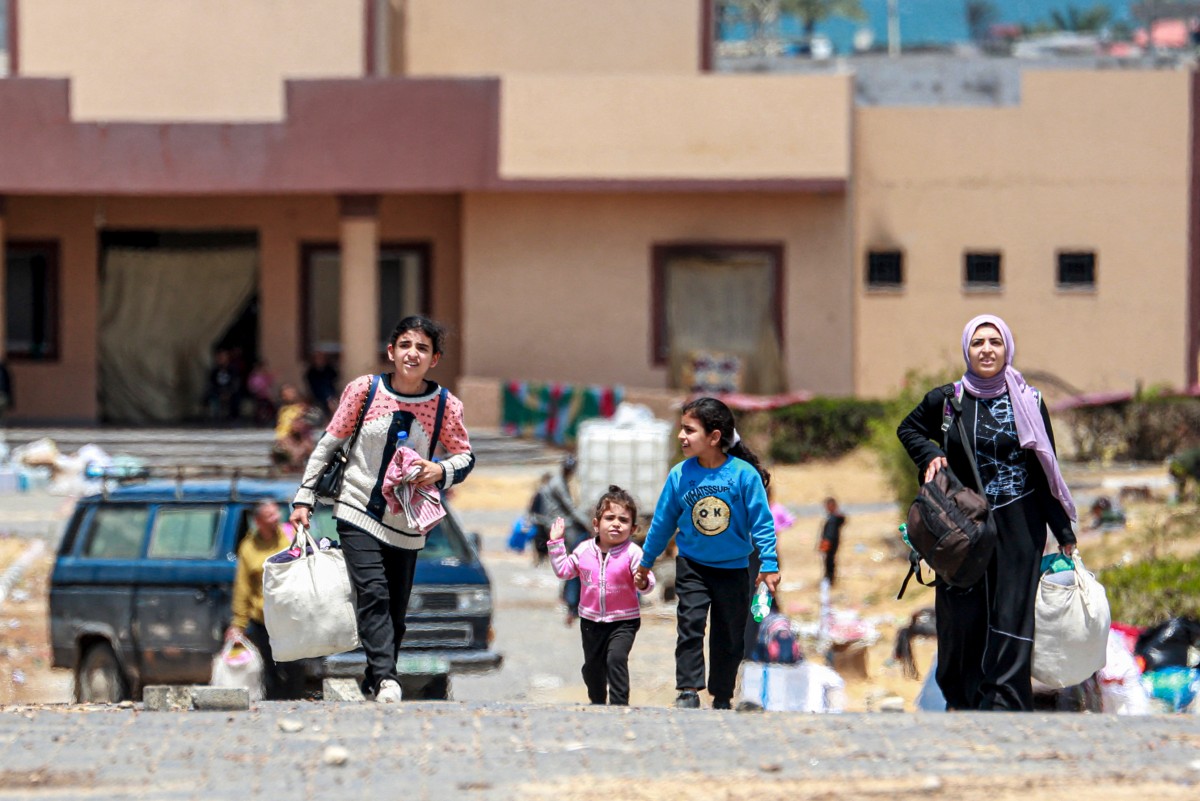 Palestineans Evacuating Rafah.jpg