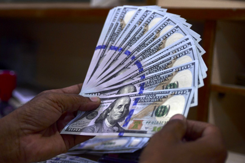 US Dollars Pakistan Economy 