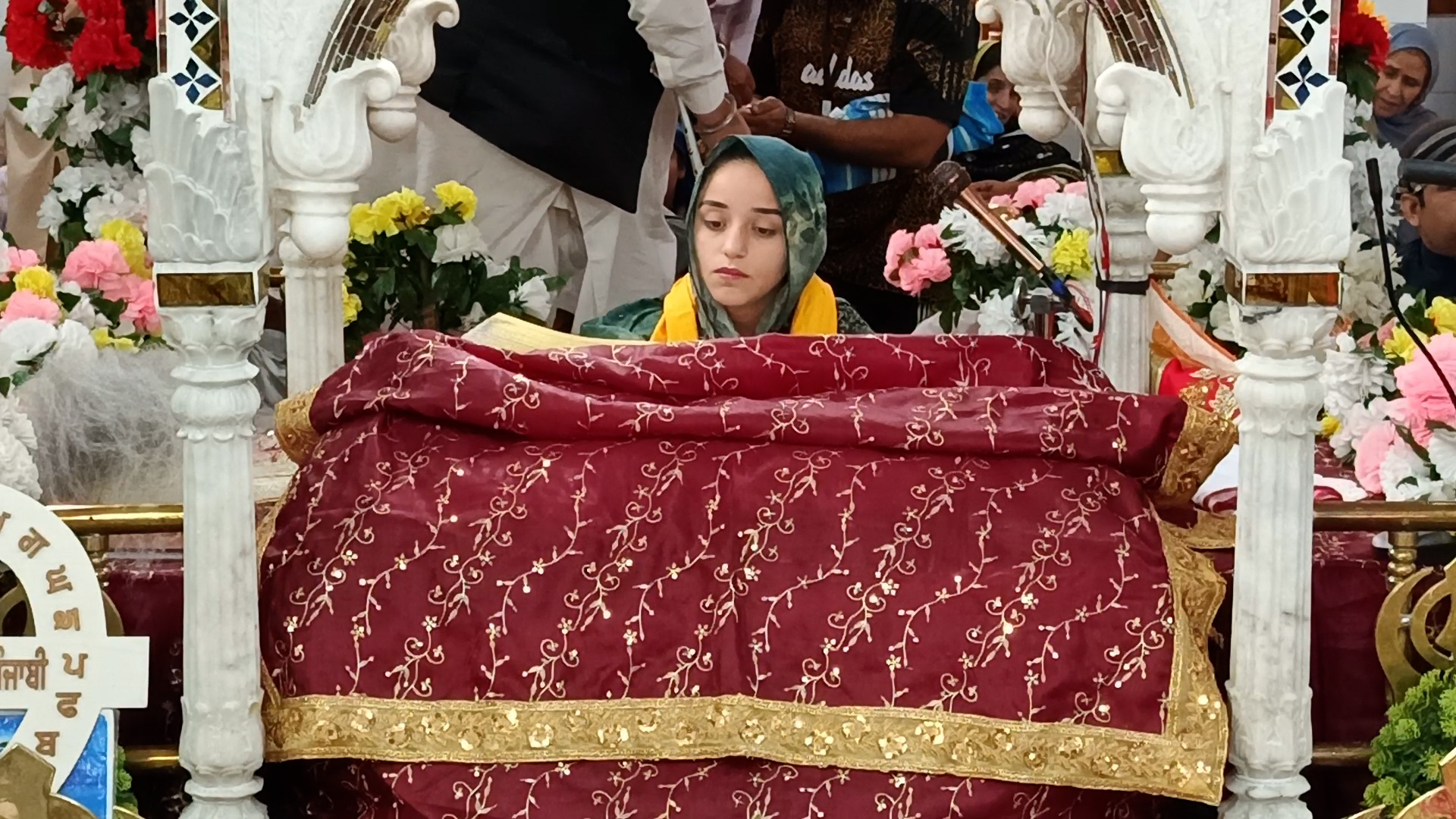 sikh devotee.jpg