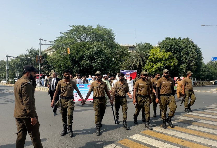 Lahore police protest.jpg Lahore police protest.jpg