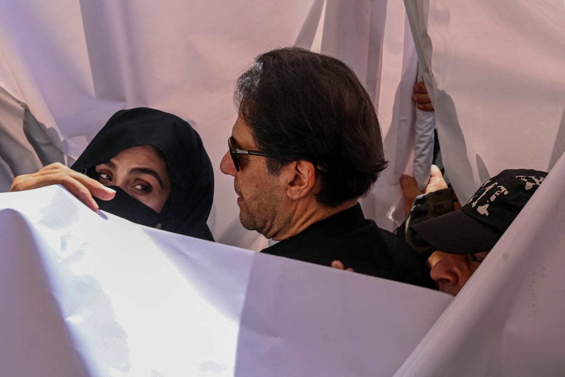 Imran Khan Bushra Bibi.jpg