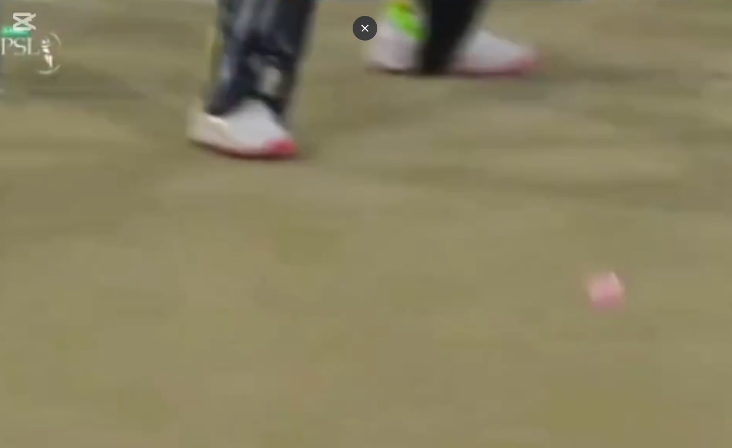 پی ایس ایل: رنگ بدلتی گیند، مصنوعی آوازیں اور کمزور ٹی وی پروڈیکشن؟