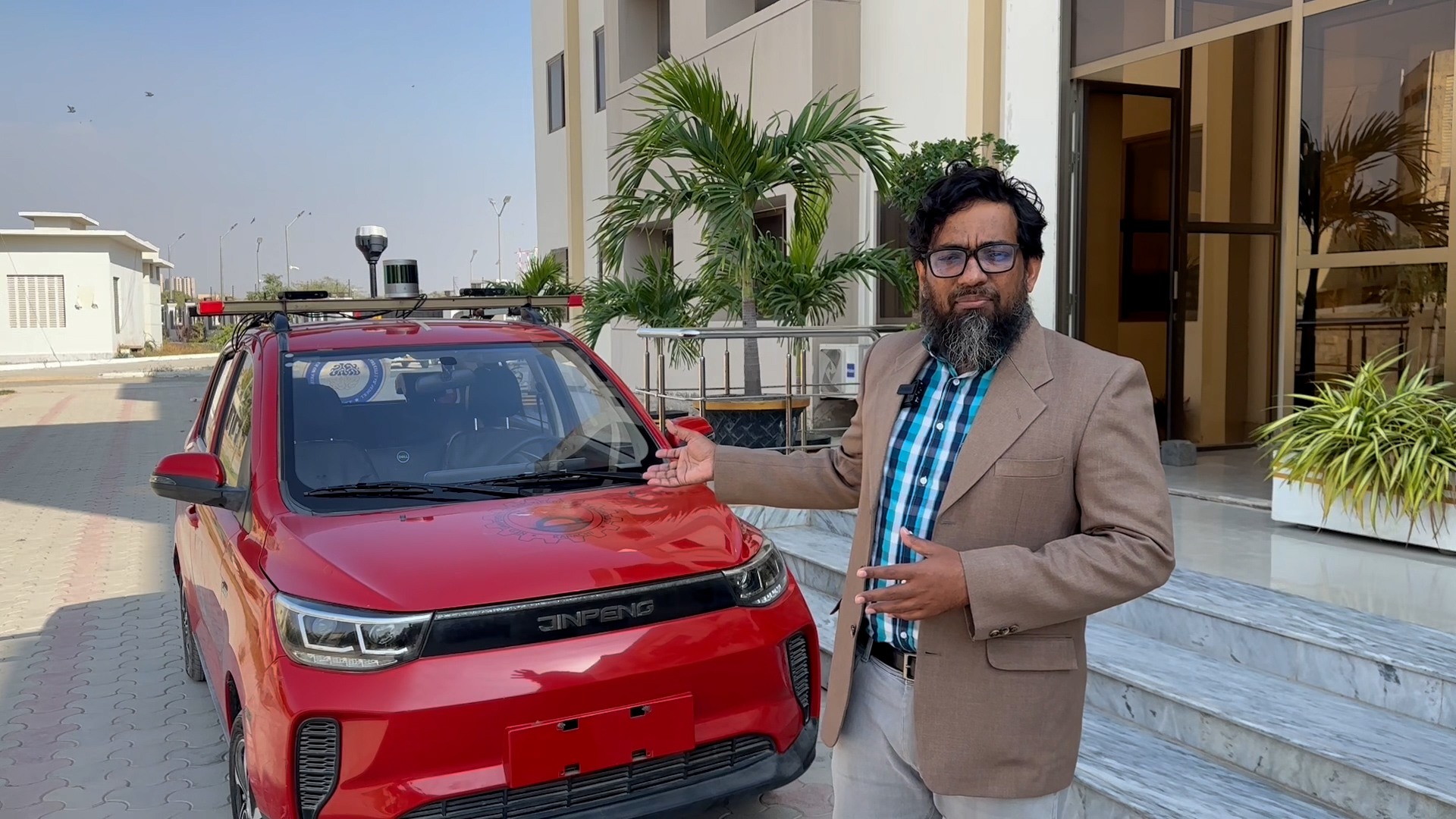 کراچی: این ای ڈی انجینیئرز نے ڈرائیور لیس کار تیار کر لی