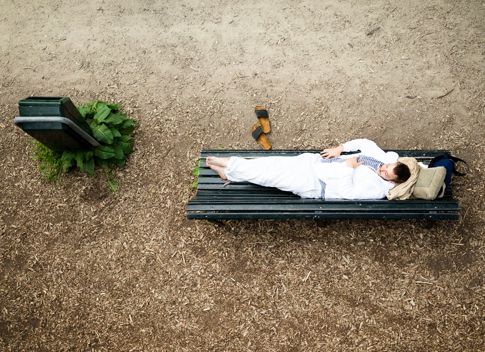 غریب آدمی سکون افورڈ ہی نہیں کر سکتا