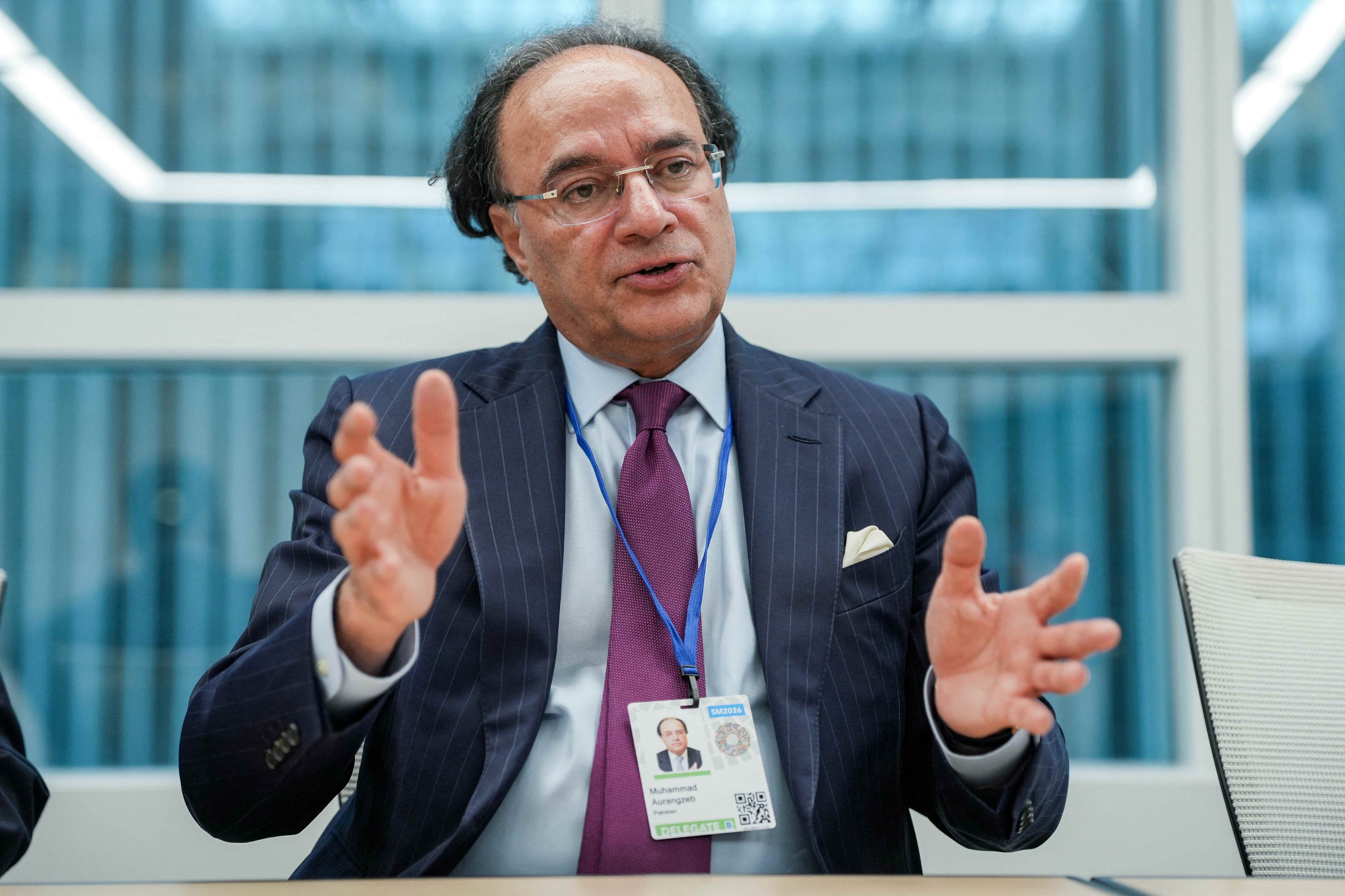 فنڈز کے حصول کے لیے تمام آپشنز زیرغور ہیں: پاکستانی وزیر خزانہ