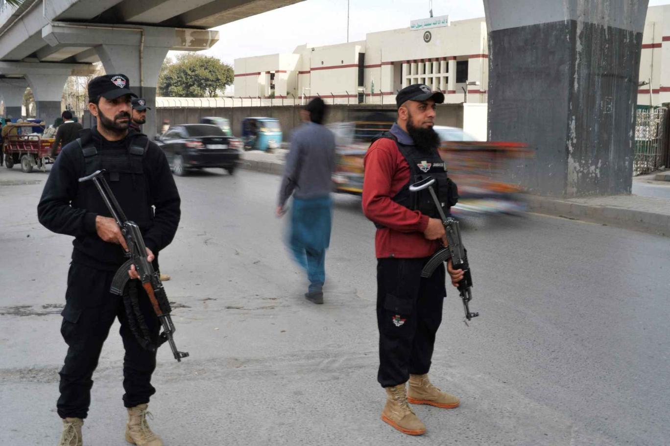 ہنگو کے بازار میں مارٹر حملہ، بچوں سمیت چھ افراد چل بسے: پولیس