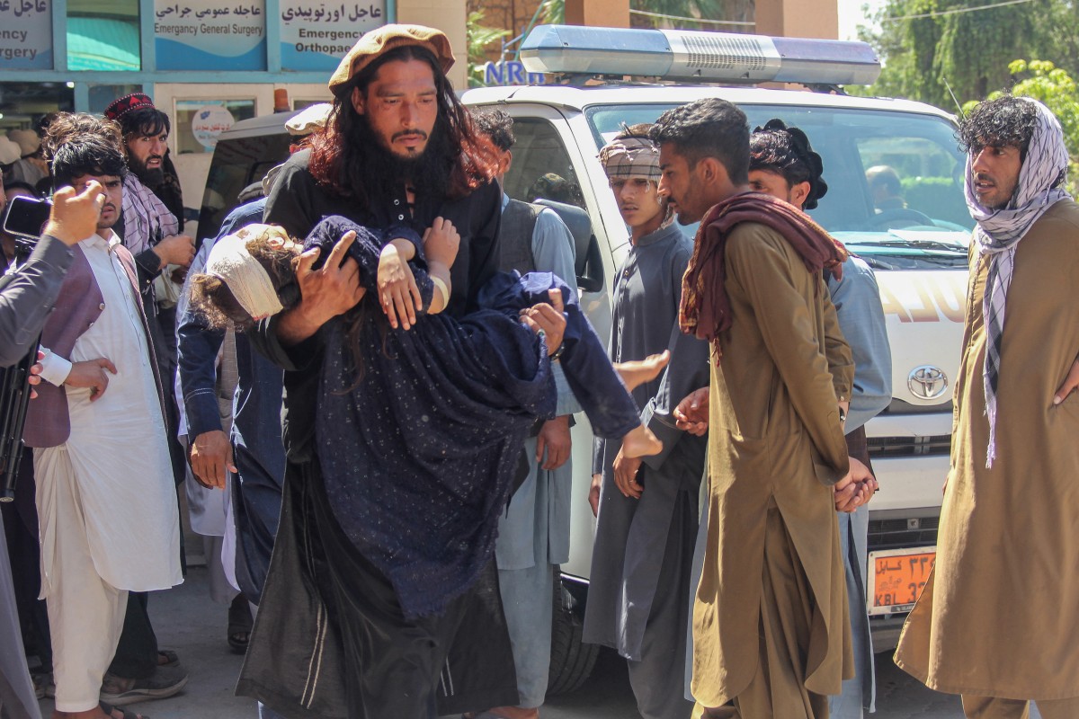 پاکستان سے واپس افغانستان آنے والے پناہ گزینوں کے ٹرک کو حادثہ، کم از کم 22 افراد جان سے گئے