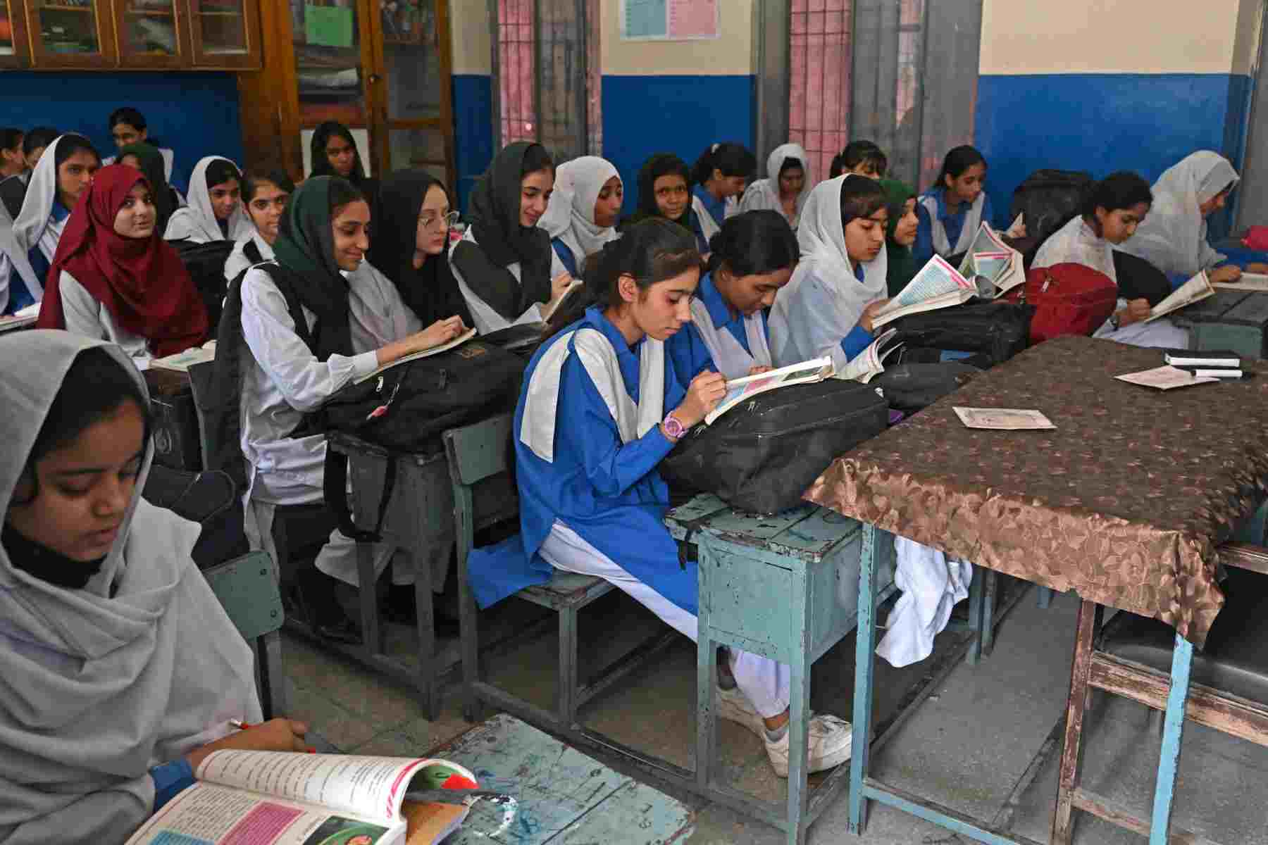 Pakistan school.jpg Pakistan school.jpg