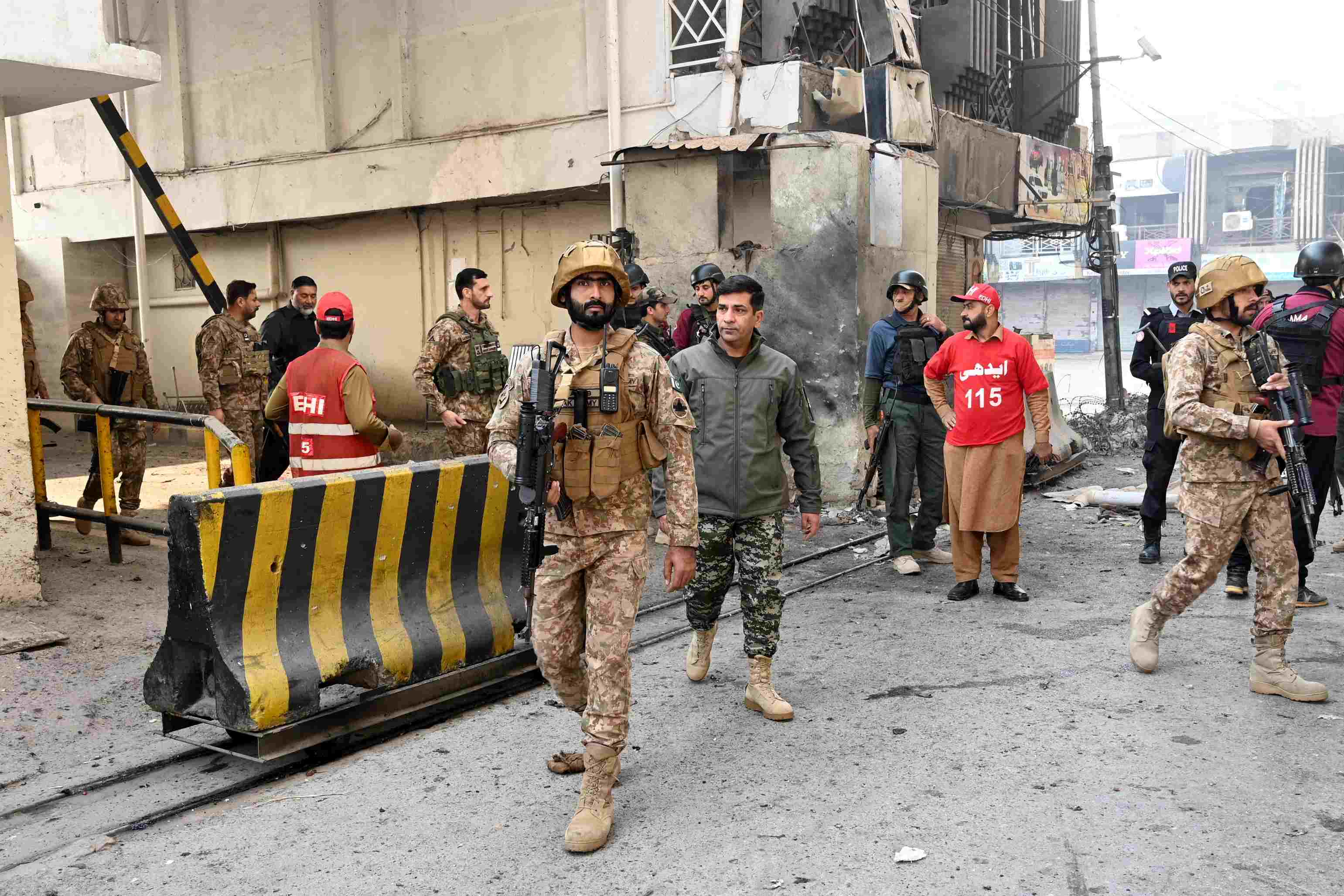 پشاور کے قریب ٹی ٹی پی کا حملہ، 6 ایف سی اہلکار جا