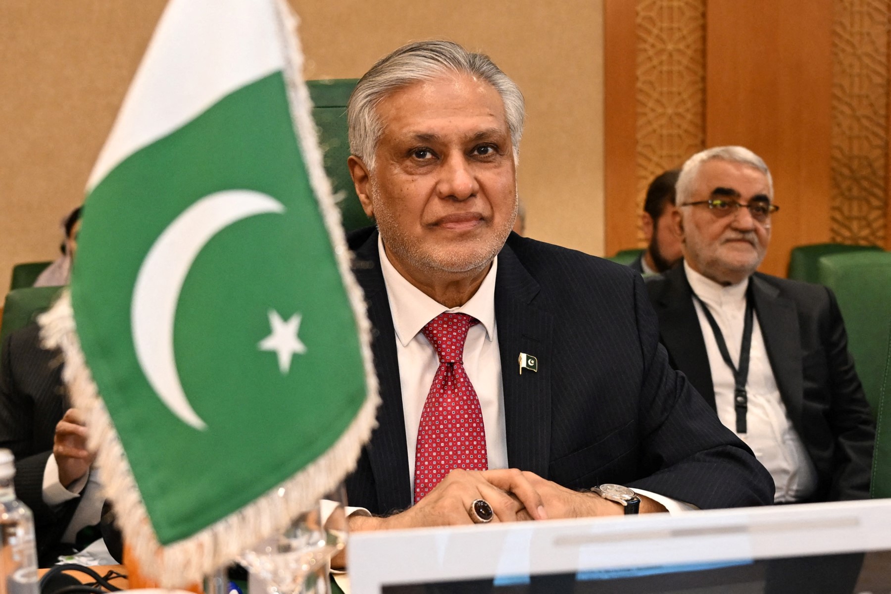 پاکستان 30 ایرانی شہریوں کی واپسی میں سہولت فراہم کر رہا ہے: اسحاق ڈار