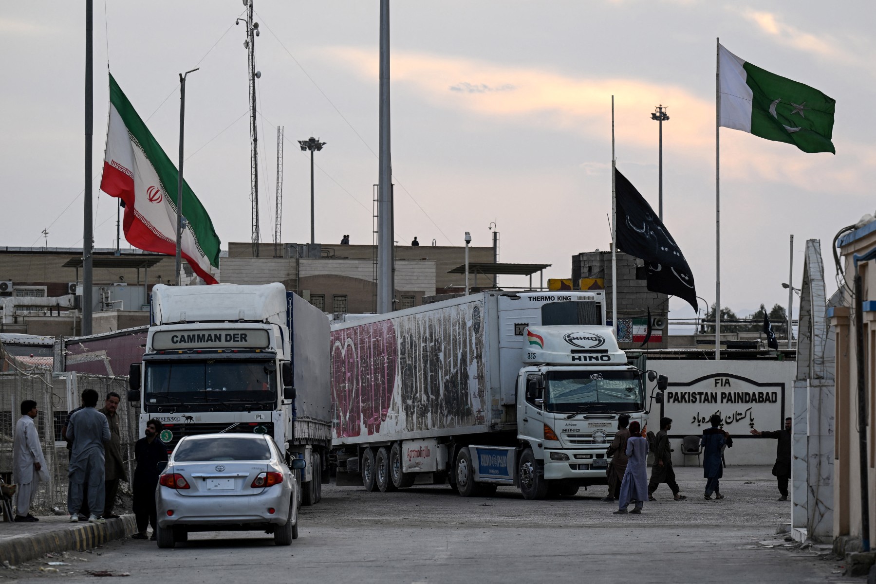 پاکستان کا ایران کے ساتھ ڈیڑھ سال سے بند سرحد کھولنے کا اعلان