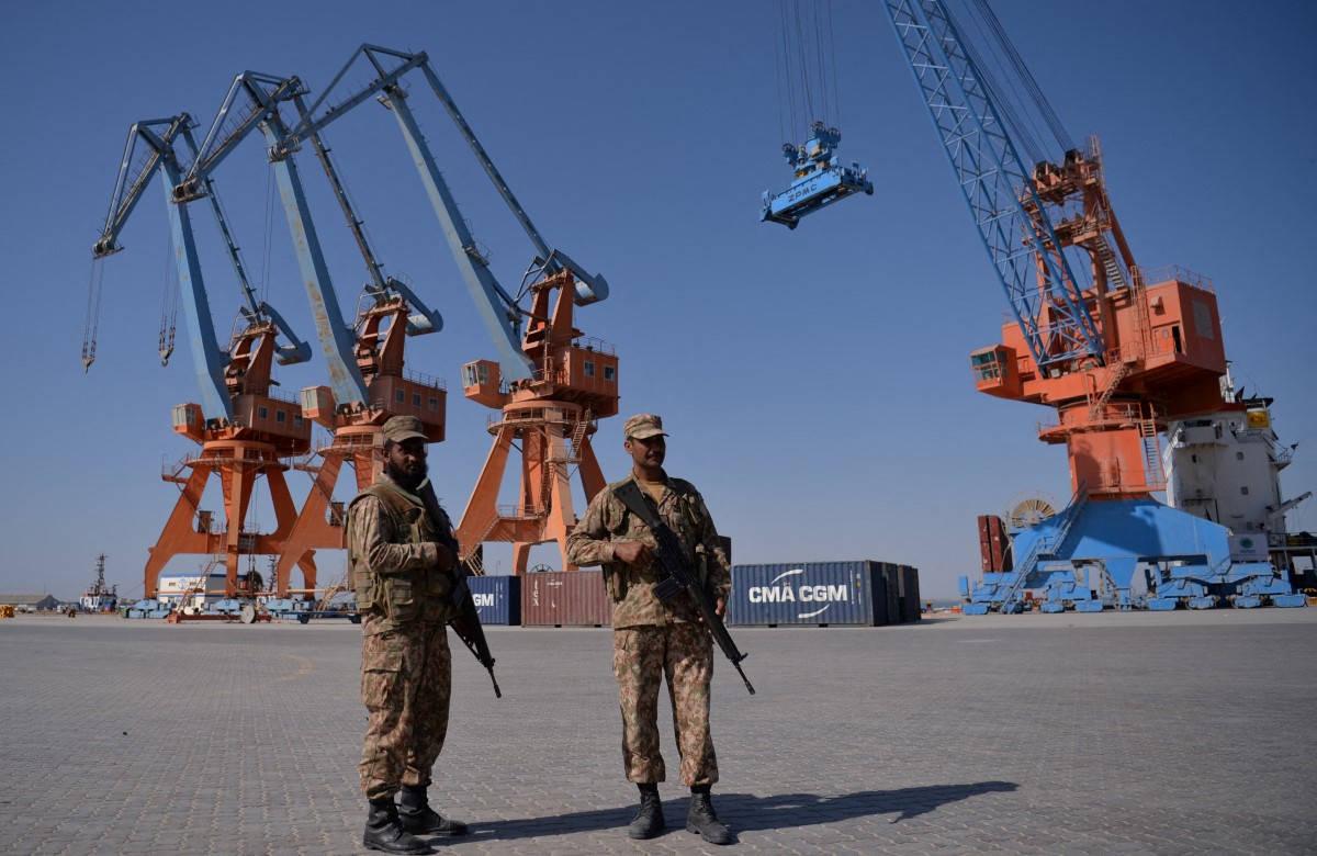 گوادر میں خودکش حملہ: تین سکیورٹی اہلکار جان سے گئے، 15 زخمی