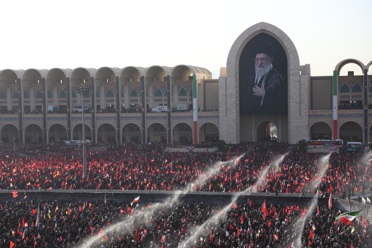 تہران: سابق سپریم لیڈر علی خامنہ ای کی نماز جنازہ ادا کر دی گئی