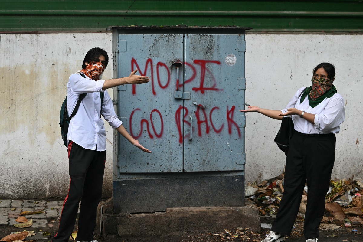 AFP__IndiaPoliticsEducationProtest_cockroach.jpg