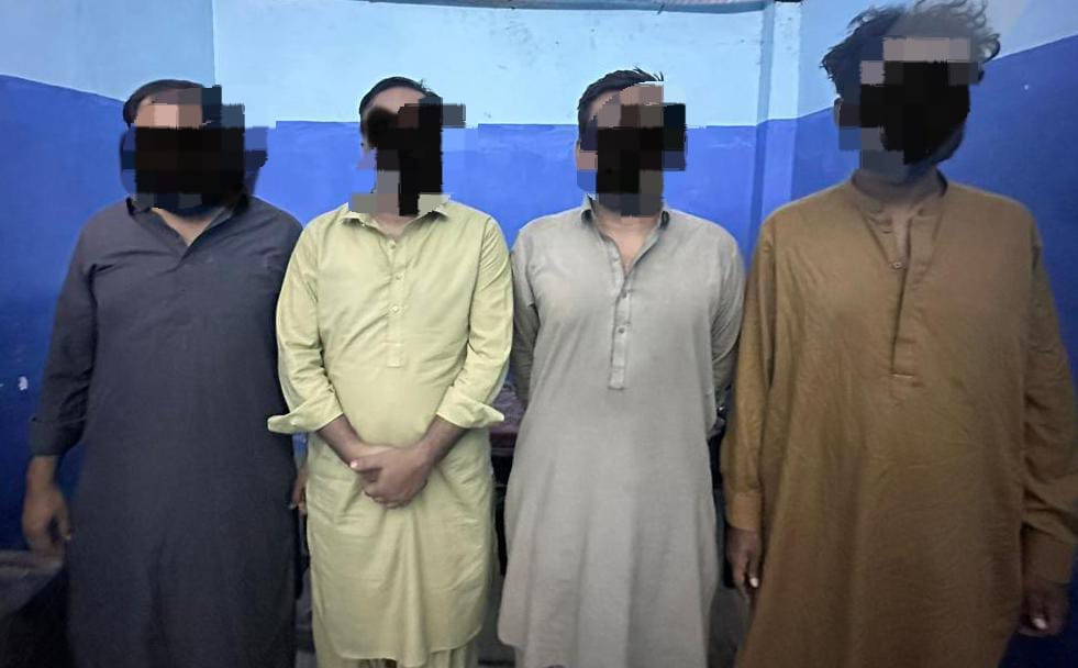 کراچی میں سینیئر صحافی کے بیٹے سمیت نادرا کے تین اہلکار گرفتار: اے ایف آئی
