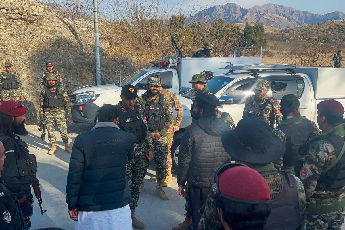 کے پی اور بلوچستان میں آپریشن جاری، 32 عسکریت پسند مارے گئے: پاکستان فوج