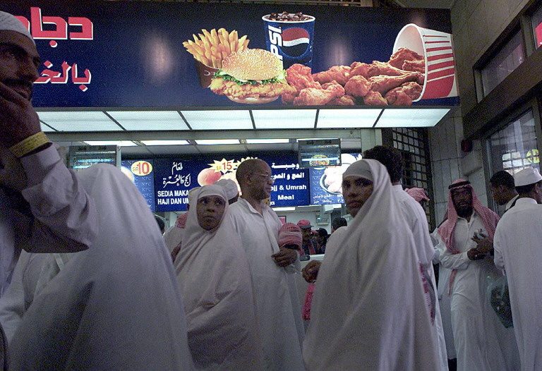 سعودی ویزا فیس میں فوڈ واؤچر شامل، عمرہ پیکجز مہنگے ہوں گے؟