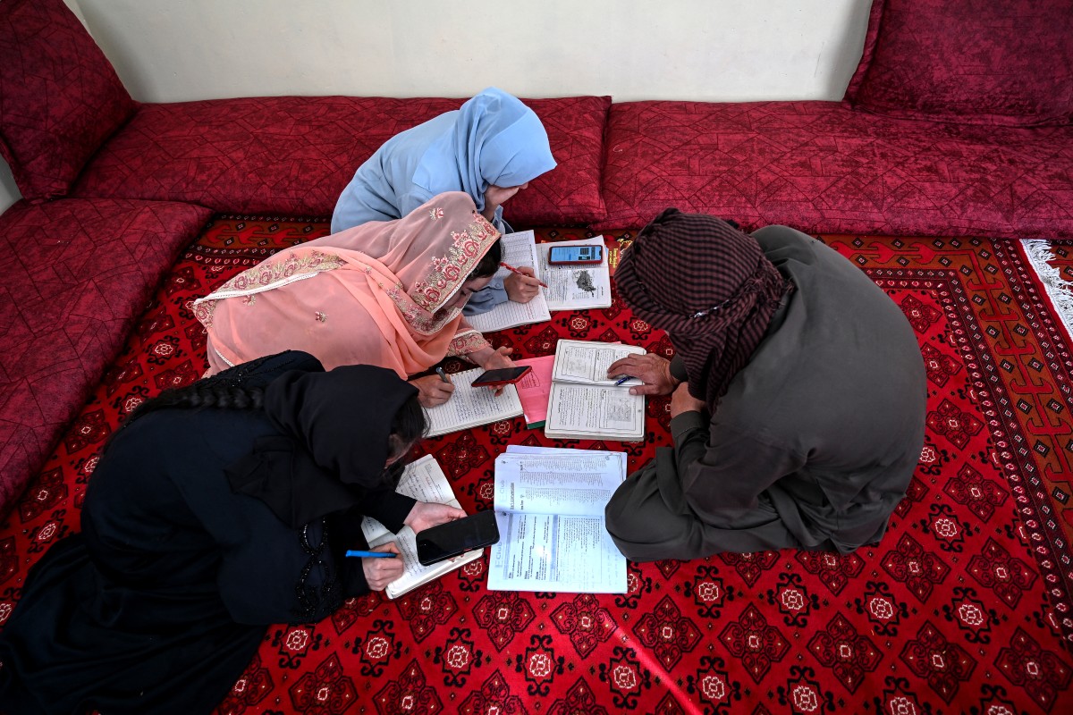 افغان طالبان کے 5 سال: بم دھماکوں کے خوف سے تعلیم کی فکر تک