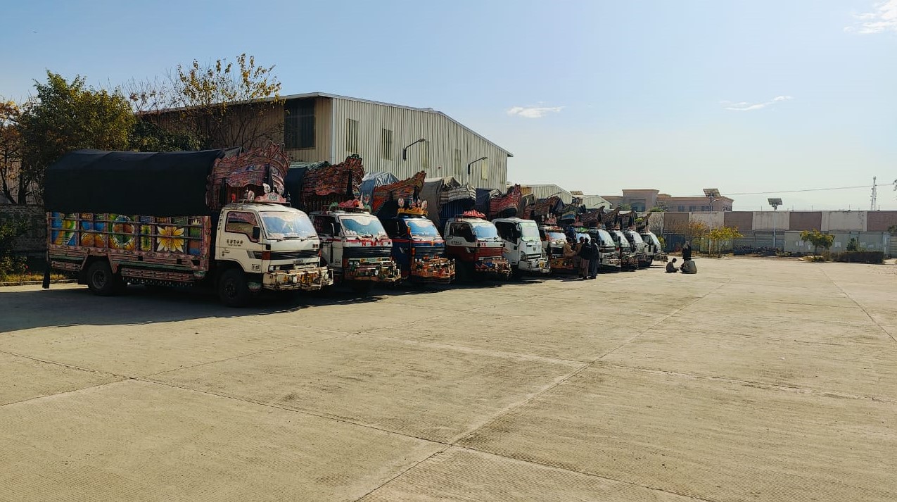 TRUCKS.jpg TRUCKS.jpg