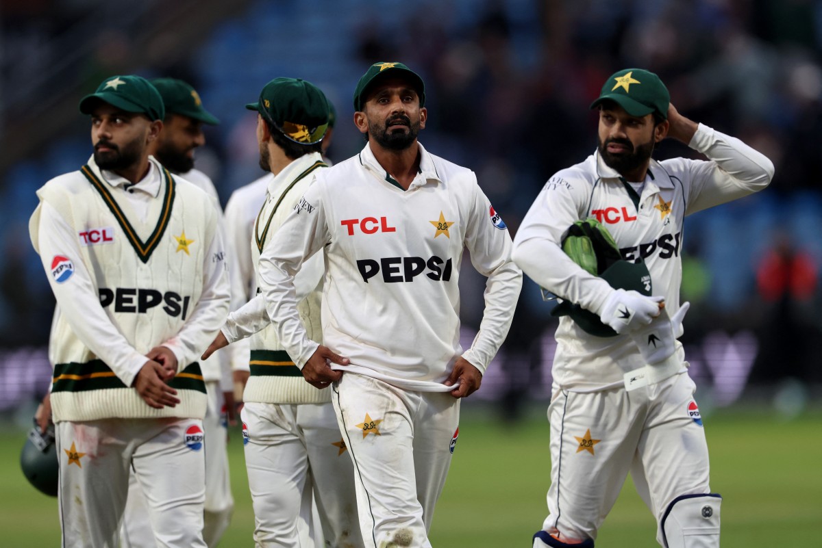 لیڈز ٹیسٹ پاکستان کے ہاتھ سے نکلتا ہوا