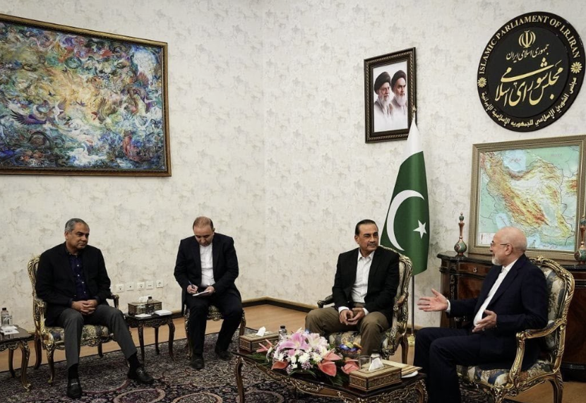 تہران: پاکستانی فیلڈ مارشل کی باقر قالیباف اور عباس عراقچی سے ملاقات