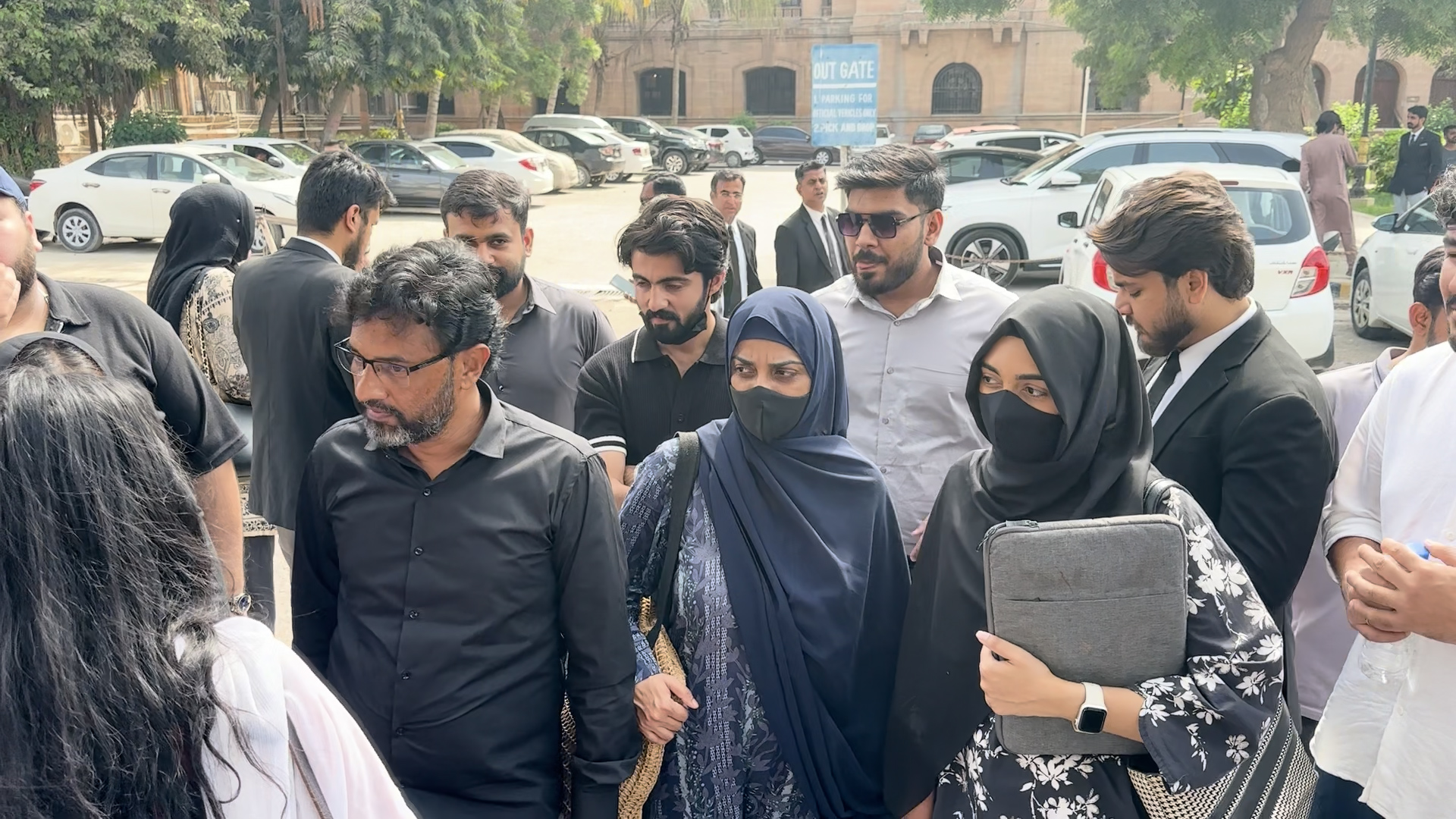 میر رضا کیس: ’اب جا کر سوالات کمیشن کے سامنے اٹھ رہے ہیں‘
