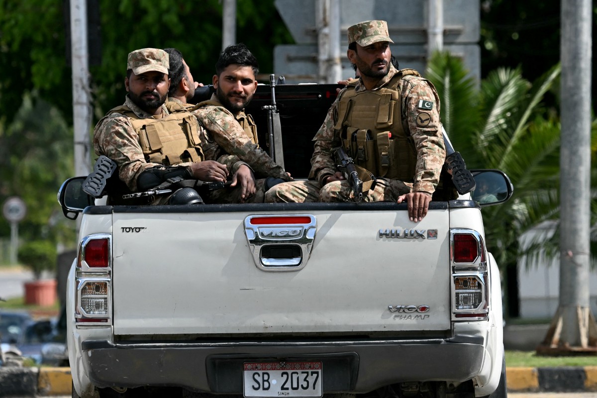بلوچستان میں 11 عسکریت پسند مارے گئے، 2900 کلو گرام دھماکہ خیز مواد برآمد: فوج