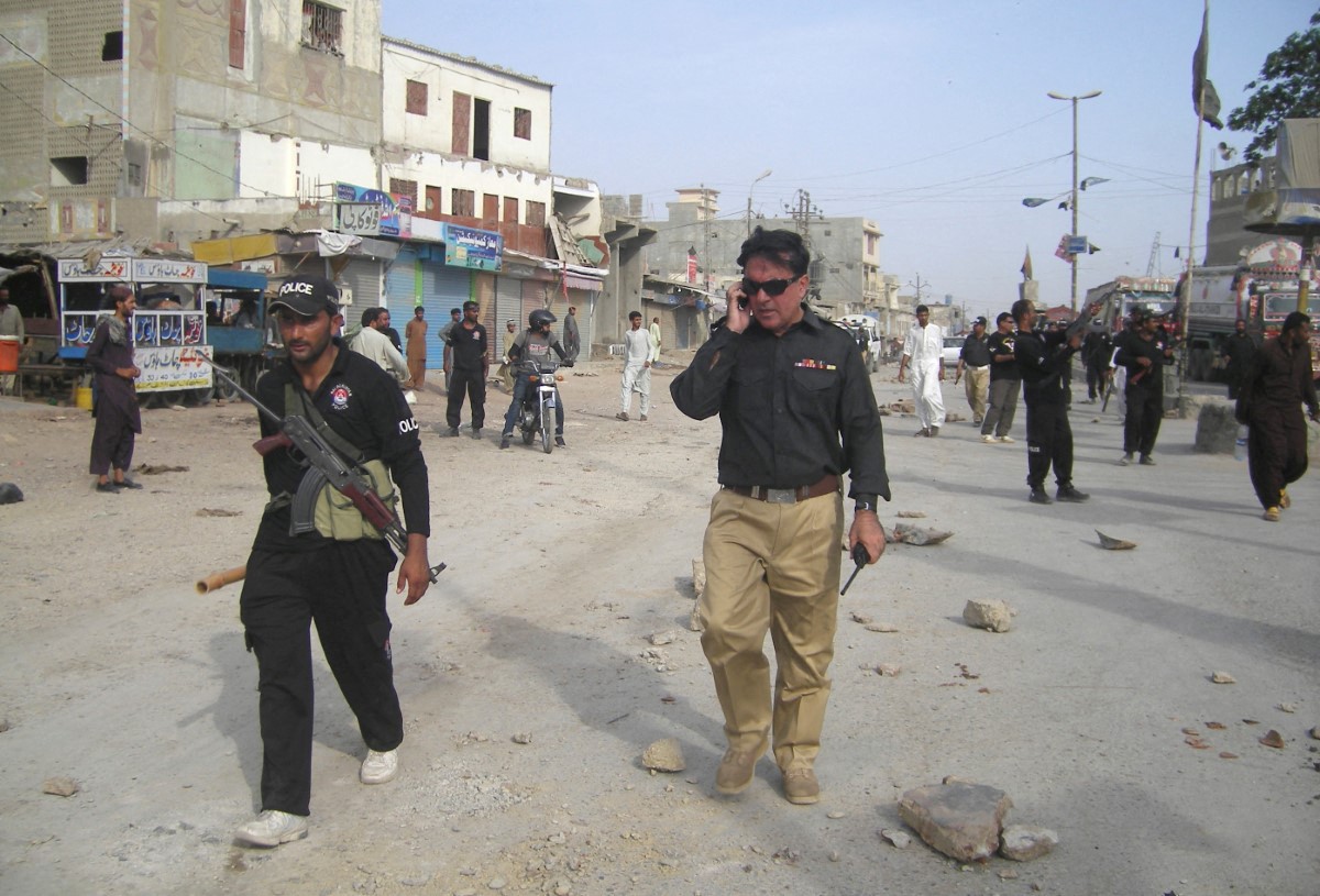 دکی: تعمیراتی کیمپ پر حملے میں ایک مزدور کی موت، 11 اغوا