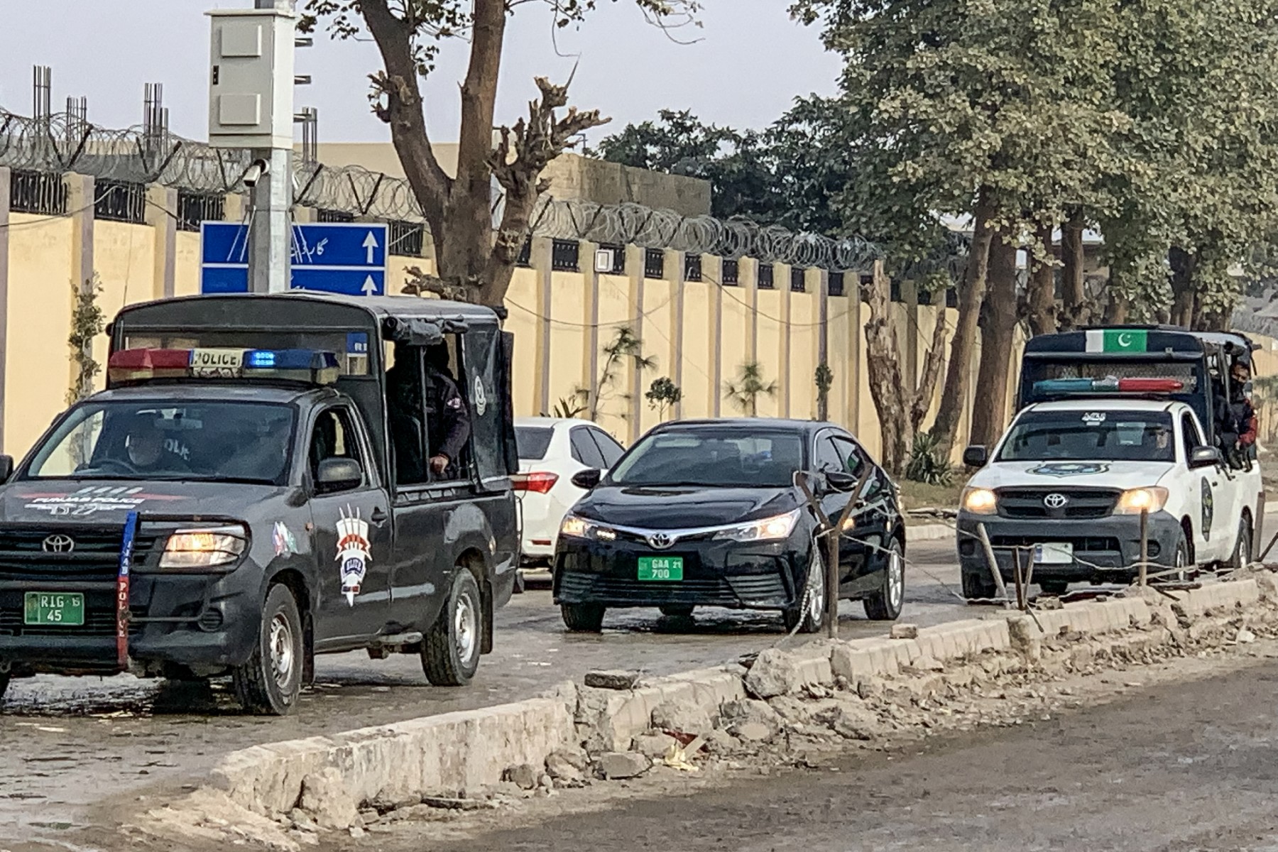 راولپنڈی میں غیر قانونی کال سینٹر پر چھاپہ، 61 افراد گرفتار: این سی سی آئی اے