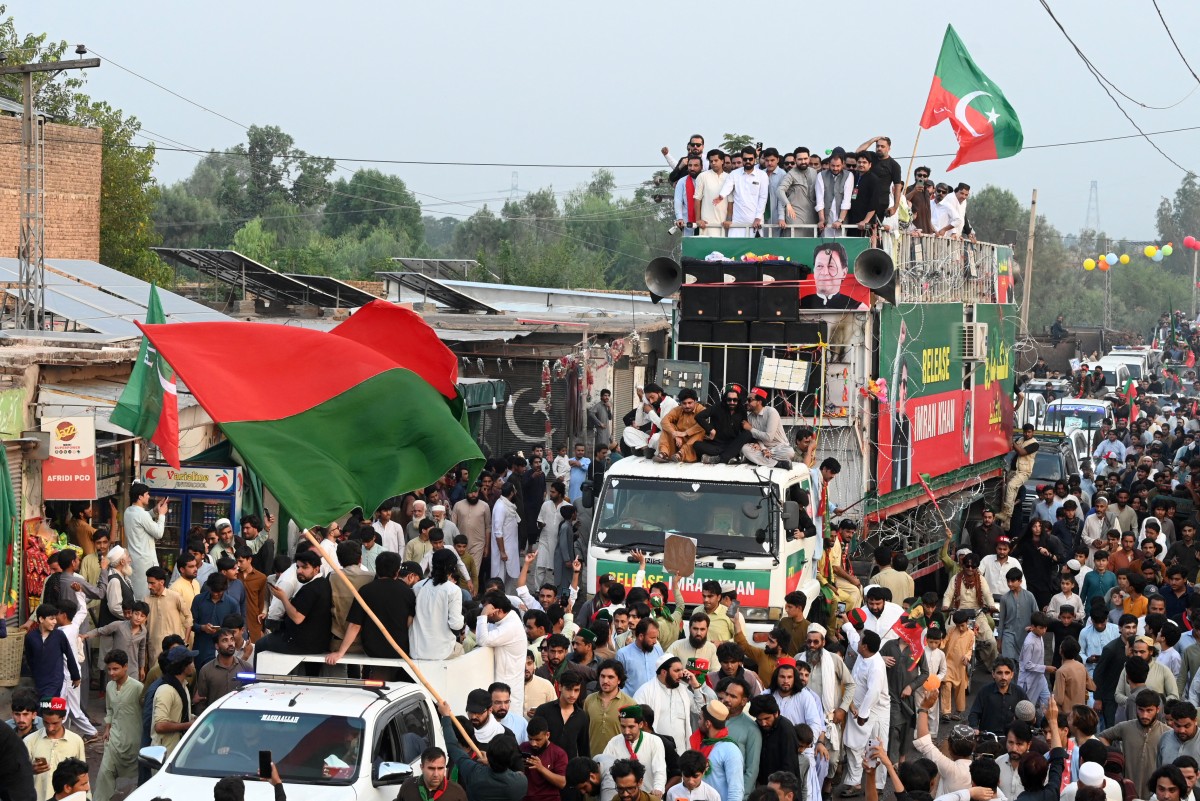 پشاور سے پی ٹی آئی لانگ مارچ کا اگلا مرحلہ آج شروع ہو گا