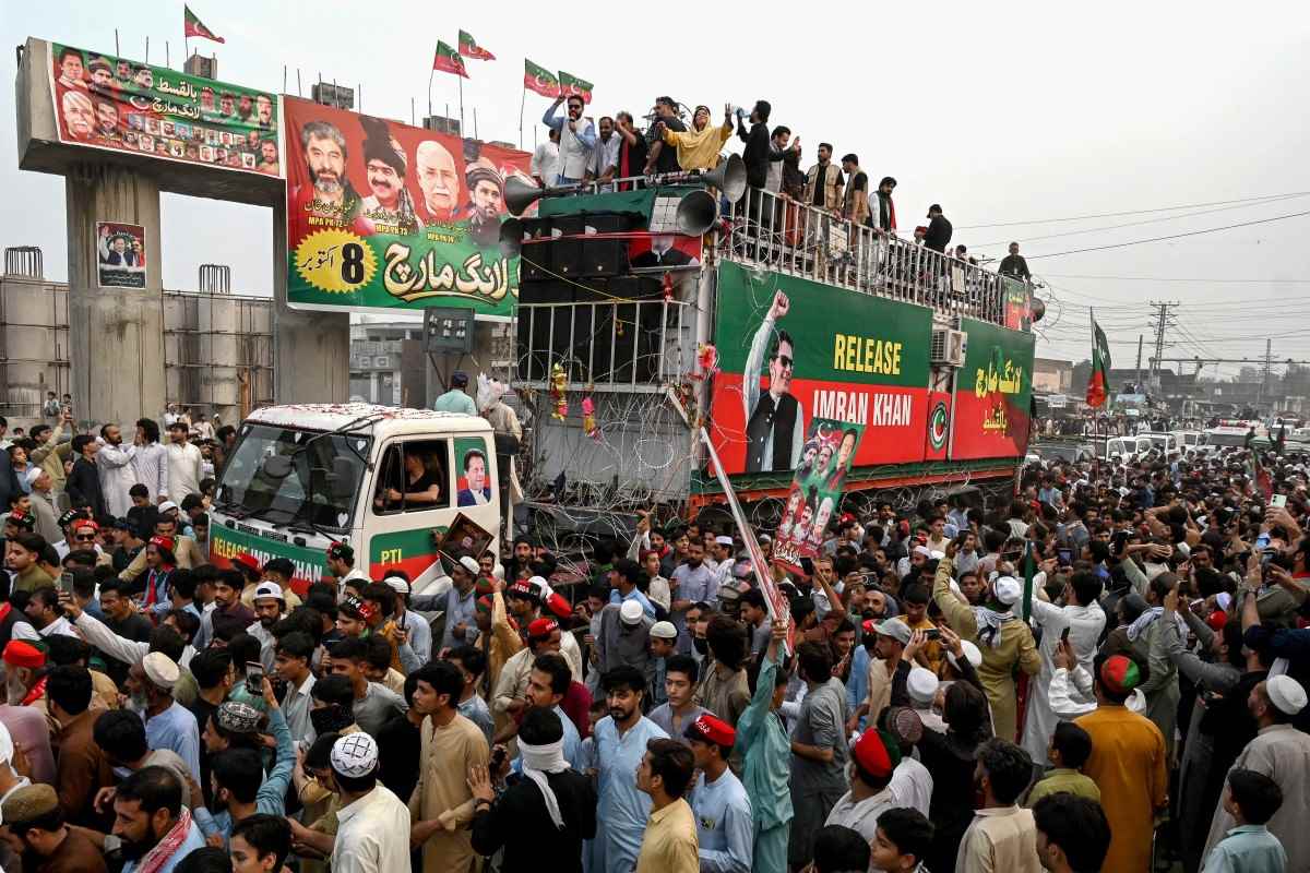 پی ٹی آئی لانگ مارچ: خیبر پختونخوا کے حوالے سے ایوان صدر میں اہم اجلاس