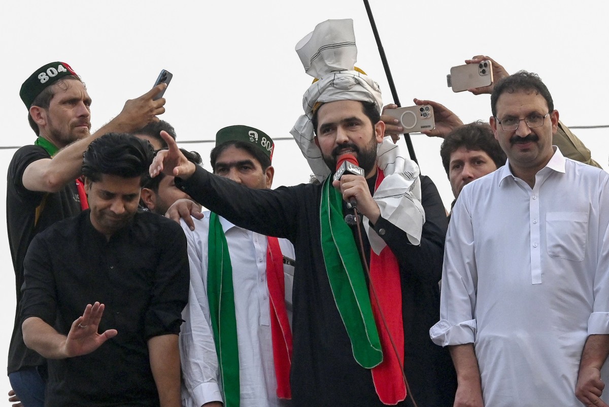 خیبرپختونخوا میں گورنر راج یا ایمرجنسی کی مخالفت کی جائے گی: تحریک انصاف
