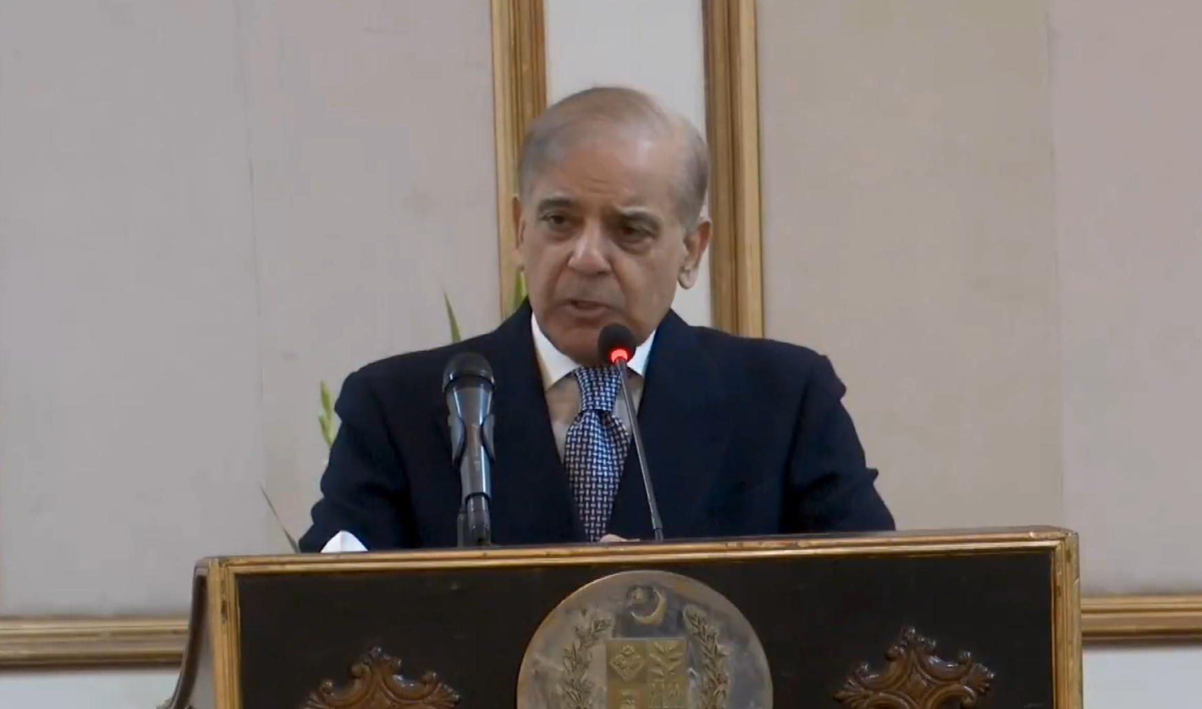 عوام، معیشت اور معاشرہ بچانے کے لیے کے پی میں گورنر راج اور ایمرجنسی کا فیصلہ ضروری تھا: وزیراعظم