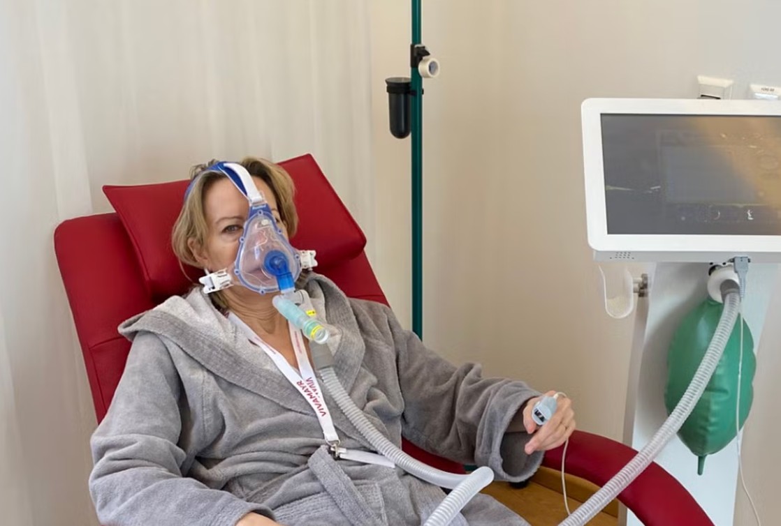 ہیلن کرون-ٹیلر نے کئی طویل مدتی علاج کروائے ہیں۔