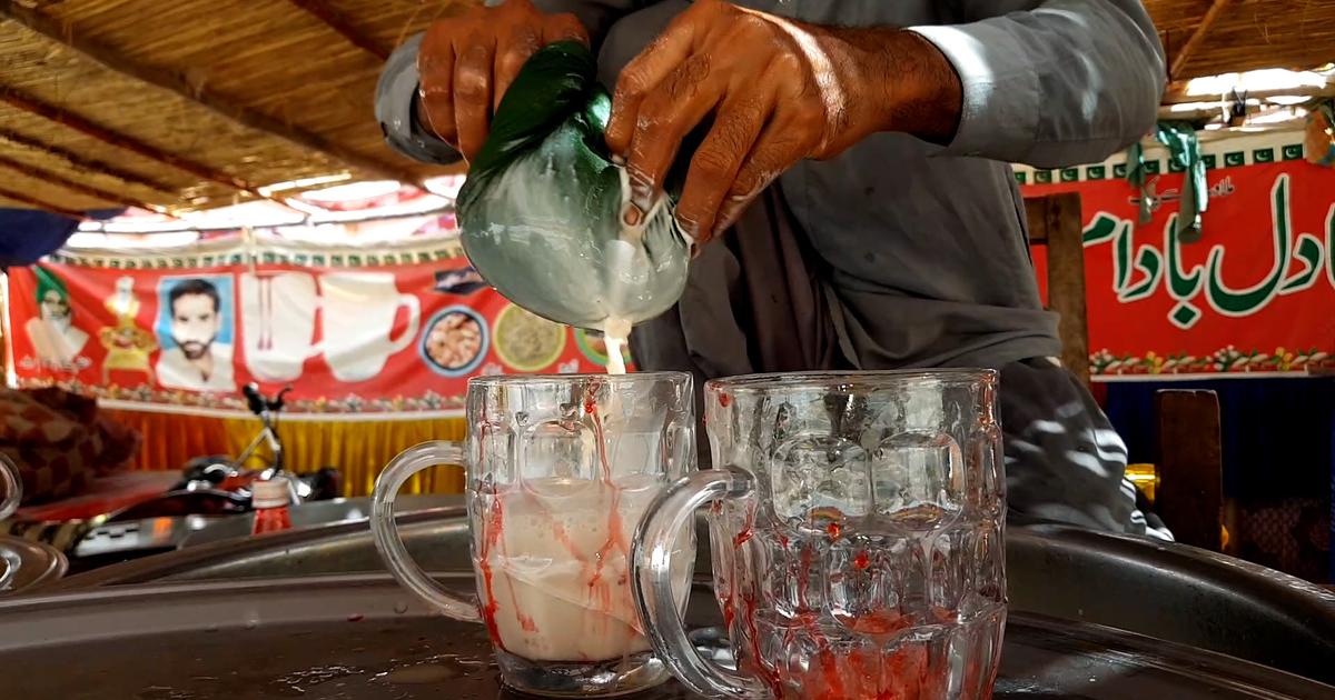 'گرمی کا توڑ' سمجھا جانے والا سندھ کا مشروب تھادل | Independent Urdu