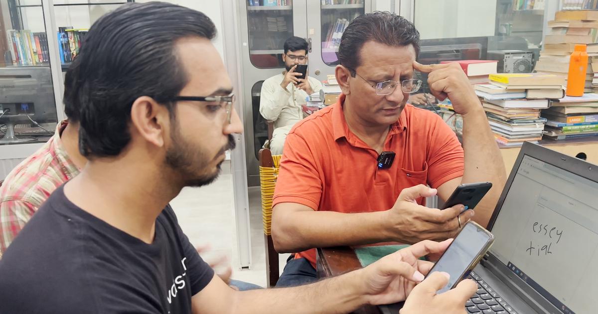 Citizens of Karachi who ‘teach’ Urdu to Google