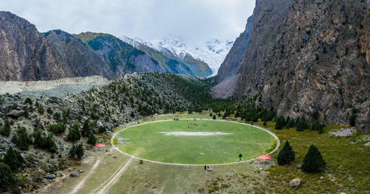 Match de cricket dans le « stade naturel le plus haut » du Pakistan