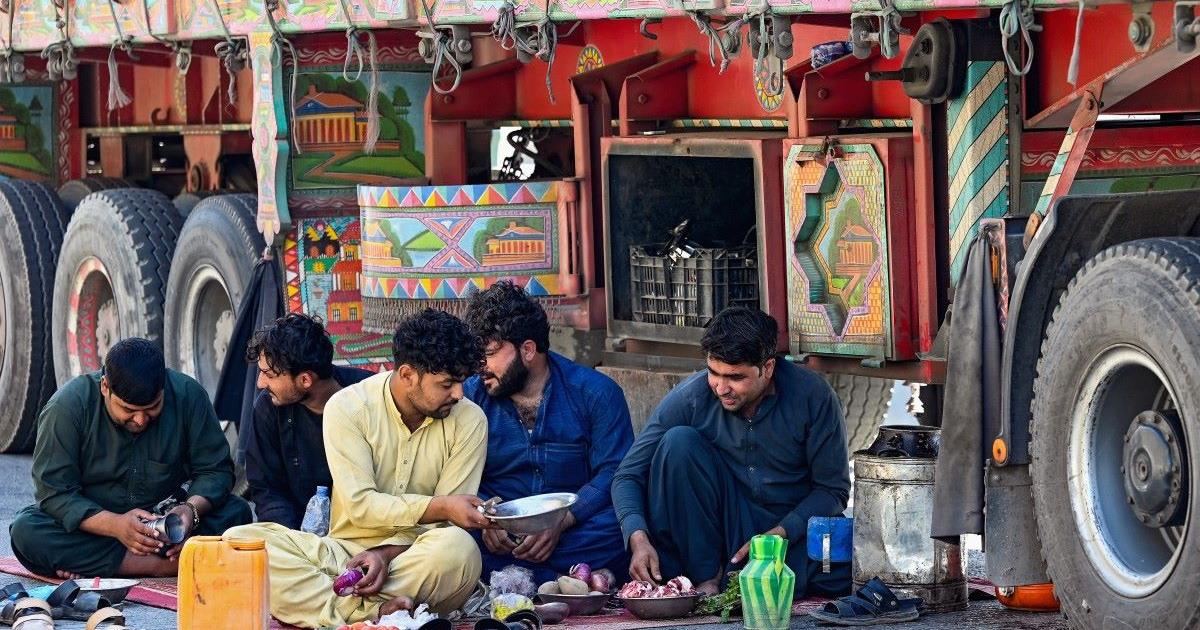 افغانستان سے تجارت کی بندش، عام آدمی اور کاروبار کس طرح متاثر ہوں گے؟