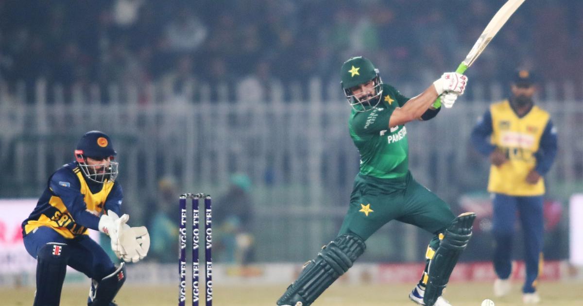 ٹی 20 سیریز: صاحب زادہ فرحان کے 80 رنز، پاکستان ناقابل شکست