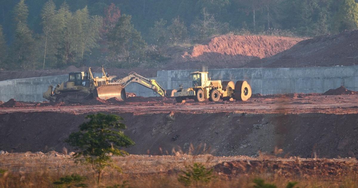 سمارٹ فون سے میزائل تک: چینی صنعت جو سخت پہرے میں 24 گھنٹے کام کرتی ہے