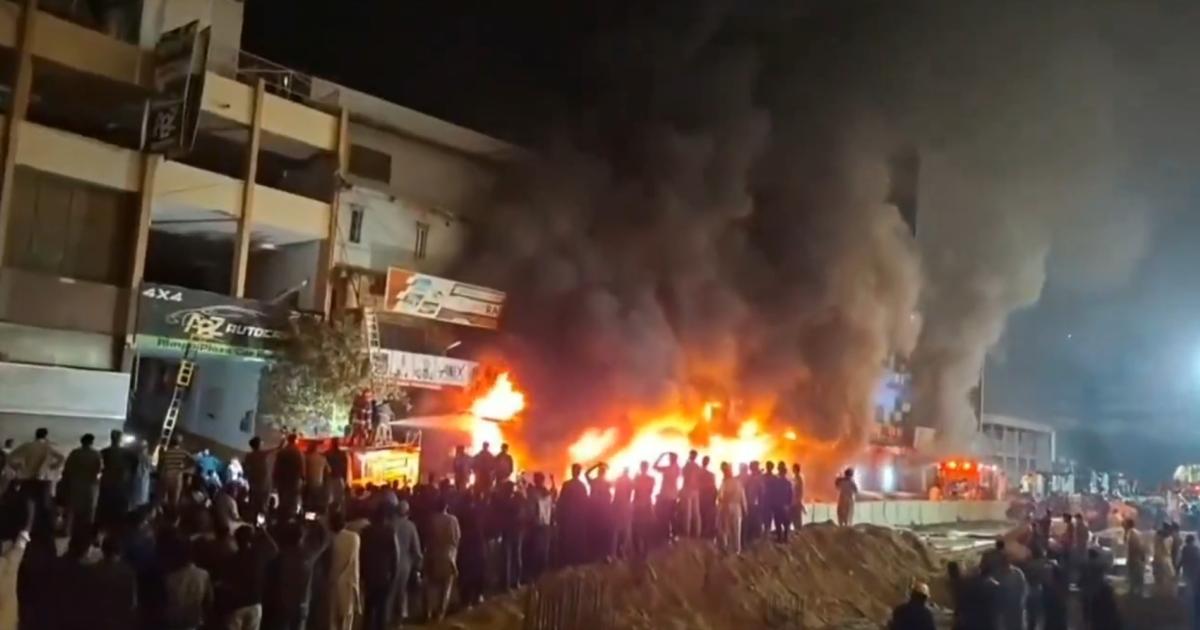 کراچی کے پلازہ میں آگ لگنے سے متعدد افراد زخمی، امدادی کارروائی جاری: ریسکیو حکام