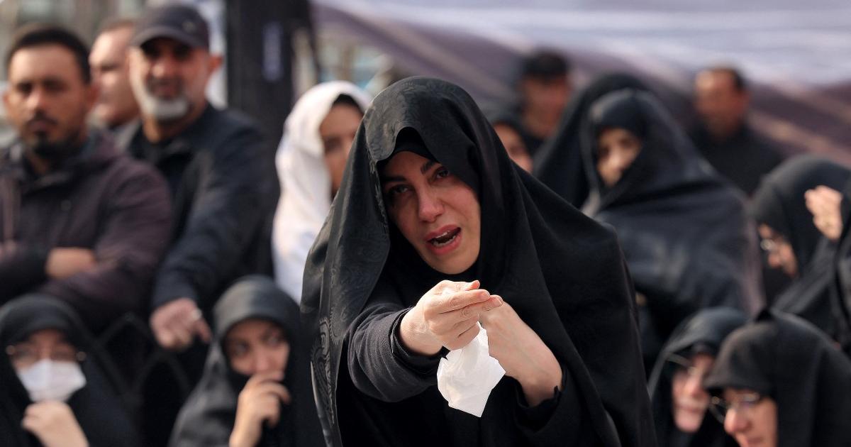 ایرانی جنازوں میں محو رقص کیوں ہیں؟