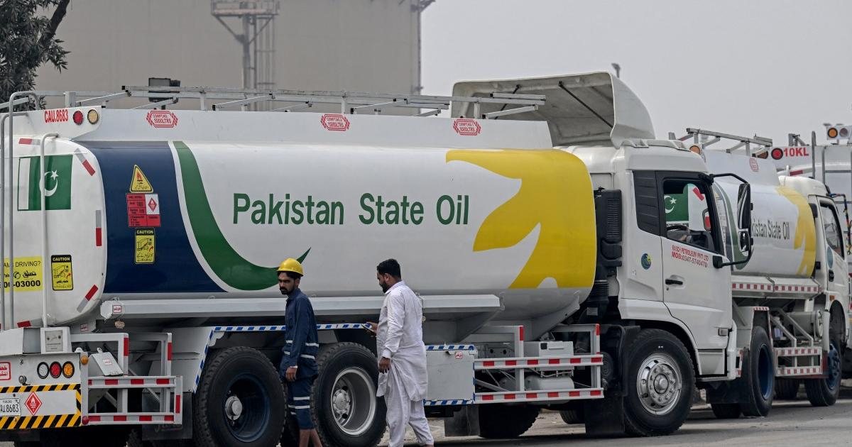 تیل کی مناسب مقدار موجود، متعین کردہ نرخوں پر فروخت یقینی بنائی جائے: شہباز شریف