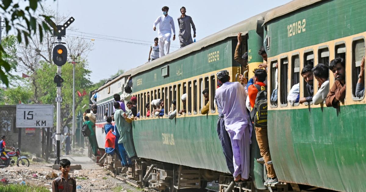 پاکستان ریلویز کی نجکاری: میاں منشا کے نشاط گروپ کی دلچسپی کتنی اہم ہے؟