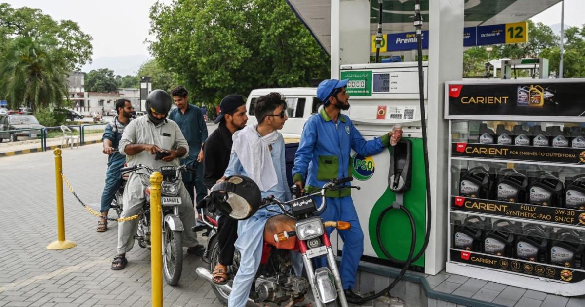 پاکستان: پیٹرول اور ڈیزل کی قیمتوں میں 26.77 روپے فی لیٹر اضافہ